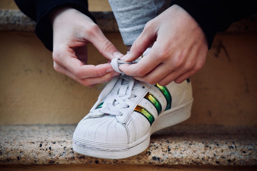 Pequeños objetivos como abrochar un zapato